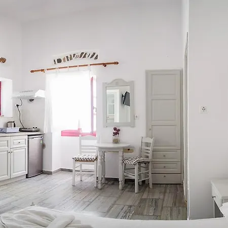 Margo * Antiparos Town