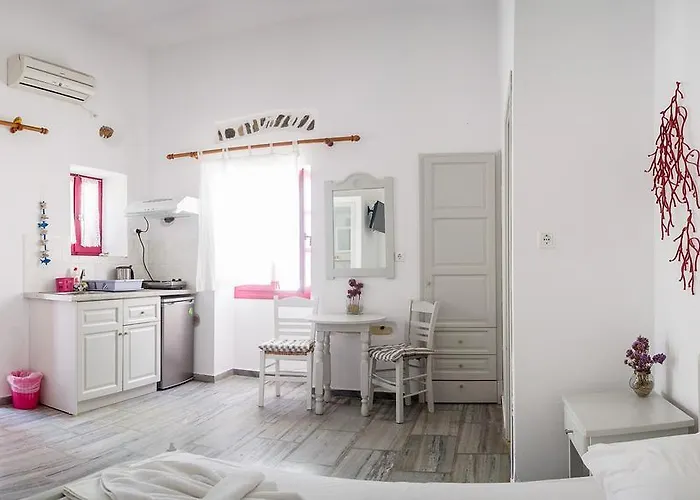 Margo * Antiparos Town